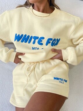 White Fox Pale Yellow And Blue 'White Fox' Sweatshirt Crewneck M/L